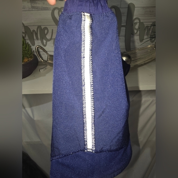 Lululemon Hotty Hot Low-Rise Lined Short 2.5, Blue Size 12 - Picture 3 of 7